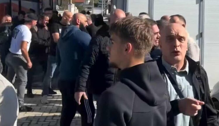 Bilall Kasami dhe Izet Mexhiti e braktisën Haqim Ramadanin dhe shqiptarët në Bërvenicë! Mërgata nga Austria vijnë në mbështetje!