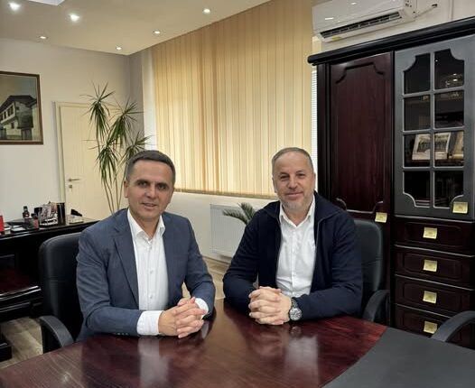 Adnan Azizi uron Bilall Kasamin: “Përjetësisht rrugëtojmë së bashku”