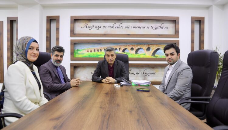 Izet Mexhiti takohet me rektorin e Universitetit  Ndërkombëtar të Ballkanit