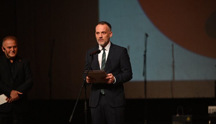 Arben Fetai nga Manastiri: Gjuha shqipe mbetet elementi ynë më i fortë i vetëdijes kombëtare! Është orientimi ynë historik dhe europian