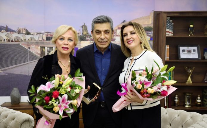 Mexhiti pret në Shkup sopranon Inva Mula: Bashkë me Dëshira Ahmeti Kërliun, do të performojnë për nder të Festës së 28 Nëntorit