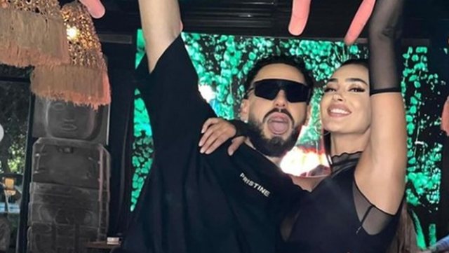 Romanca në ajër  Capital T dhe Adrola nuk fshihen më  modelja poston foto nga pushimet në Itali