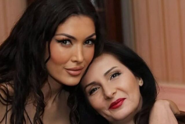 Nora Istrefi publikon imazhin me të bukur në shoqëri të nënës