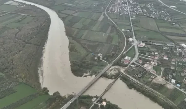 Lumi Vjosa rrezikon të dalë nga shtrati