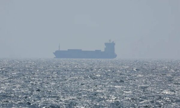 Irani sekuestron një cisternë nafte në Ngushticën e Hormuzit