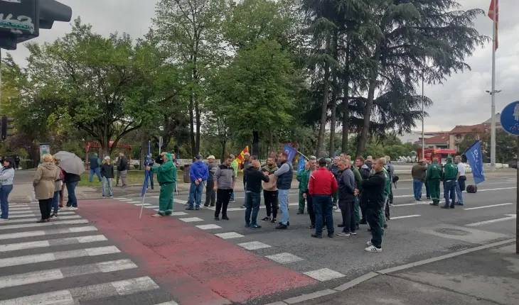 Punonjësit e “Parqe dhe Gjelbërime” vazhdojnë me protestat, asgjë nga pagesa për pagën e shtatorit