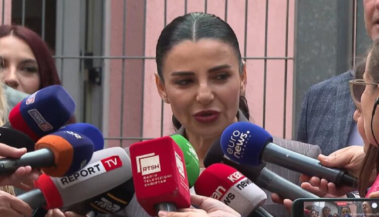 Gjykata e Posaçme pezullon nga detyra zv.kryeministren Balluku, e ndalon të dalë jashtë vendit