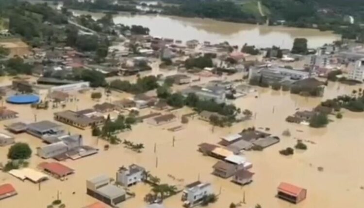 Thellohet bilanci, shkon në 90 numri i të vdekurve nga përmbytjet në Vietnam