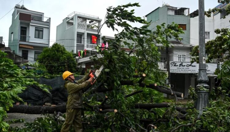 Tajfuni “Kalmaegi” u merr jetën të paktën 193 personave në Filipine dhe Vietnam, i drejtohet Kamboxhias