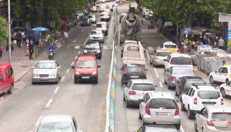 Kaosi në bulevardin “Cvetan Dimov”, dorëzohet iniciativë në qytetin e Shkupit për vendosjen e semaforëve