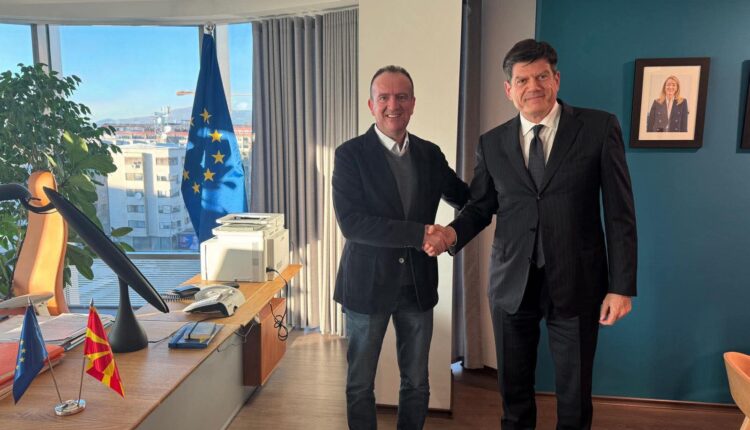 Taravari takon Ambasadorin e Bashkimit Evropian, z. Michalis Rokas