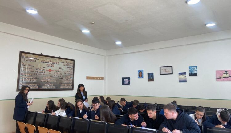 Gjimnazi “7 Marsi” në Tetovë organizon punëtori për bullizmin dhe dhunën me nxënësit e viteve të para