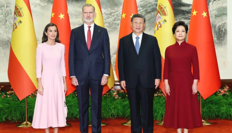 Xi  Jinping takon mbretin Filipe VI