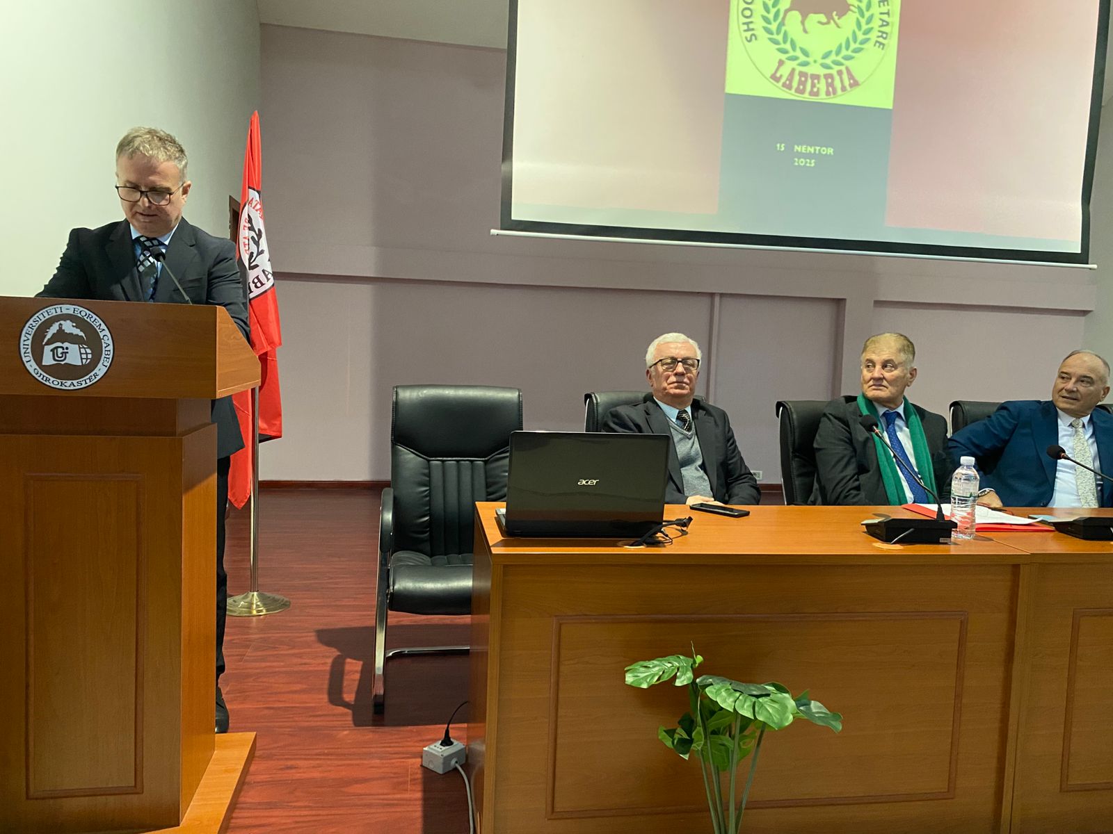 Prof  Dr  Berton Sulejmani nderohet me titullin  Mik i Labërisë  në Takimin Kombëtar  Gjuha shqipe   identiteti ynë 