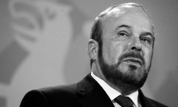 Shqipëria shpall ditë zie kombëtare për ndarjen nga jeta të Fatos Nanos Shqipëria shpall ditë zie kombëtare për ndarjen nga jeta të Fatos Nanos