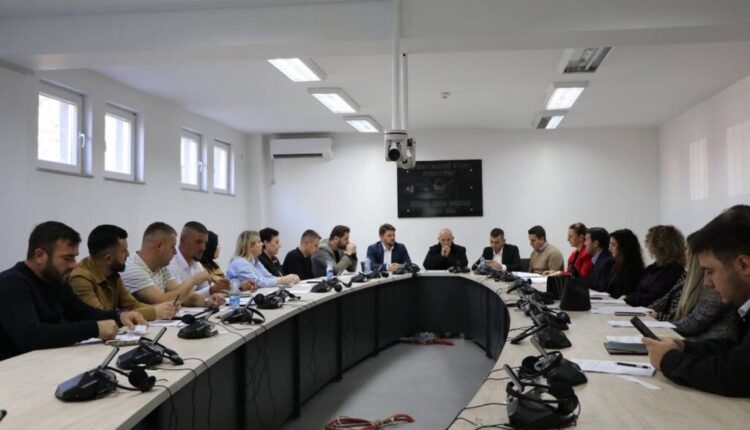 Këshilltari i BESËS në Saraj voton kundër VLEN-it, votën ia jep Iljas Veselit për kryetar këshilli