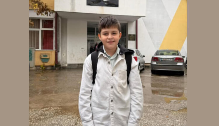 Djali 10-vjeçar bëhet donatori i parë në historinë e shkollës “Imri Elezi” në Shkup – dhuron 5.000 euro nga aktivitetet në YouTube!