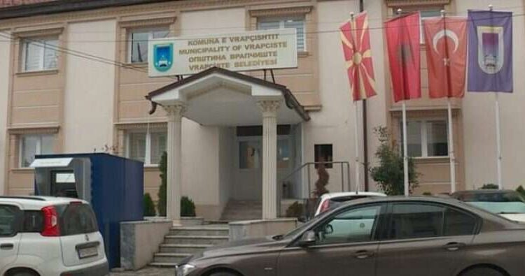 Mbyllen dyert e Komunës së Vrapçishtit – A do t’i hapë nesër i besuari i Qeverisë?