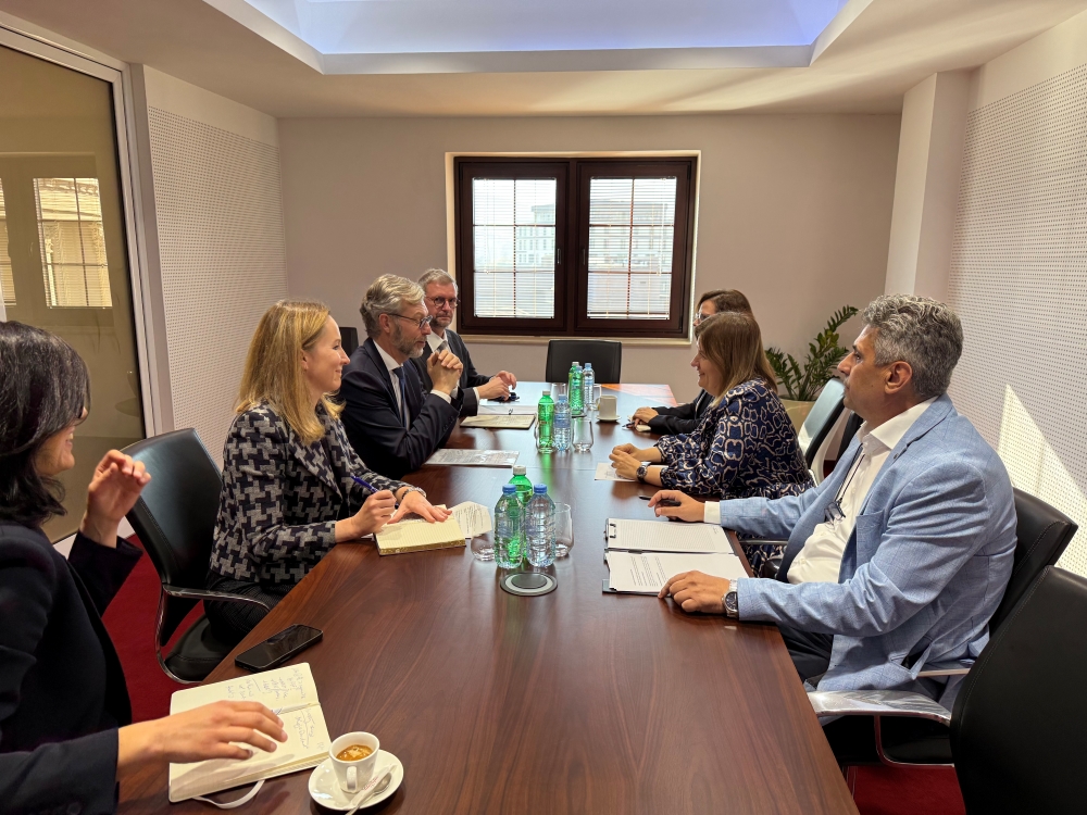 bozhinovska-dhe-de-grut-mundesi-per-investime-te-medha-energjetike-dhe-trnasformim-te-gjelber-ne-maqedoni