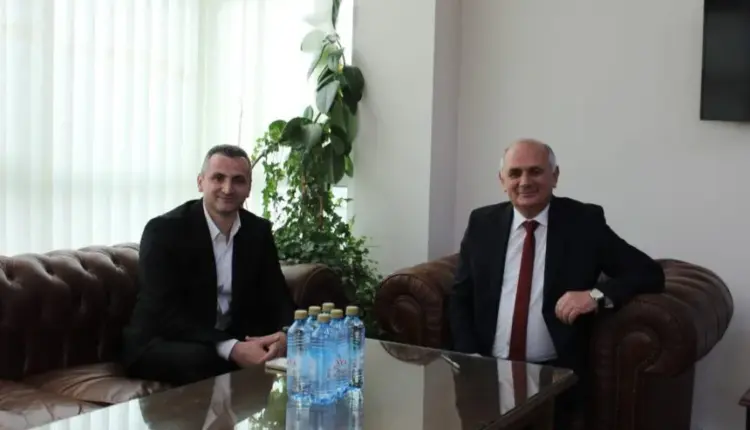 Fisnik Mela zyrtarisht merr detyrën e Kryetarit të Komunës së Dibrës