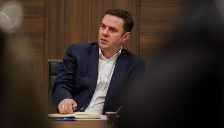 Bllokada në Prishtinë, Abdixhiku: Pengmarrja e kryeqytetit, akti më i rëndë i Albin Kurtit