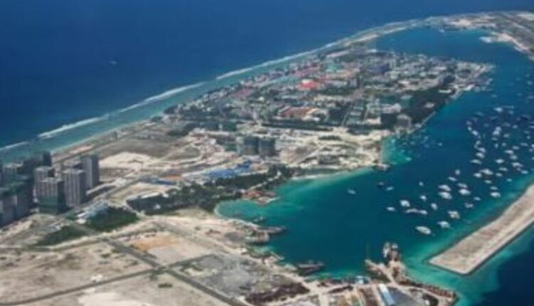 Maldivet ndalojnë pirjen e duhanit “për brezat e rinj”