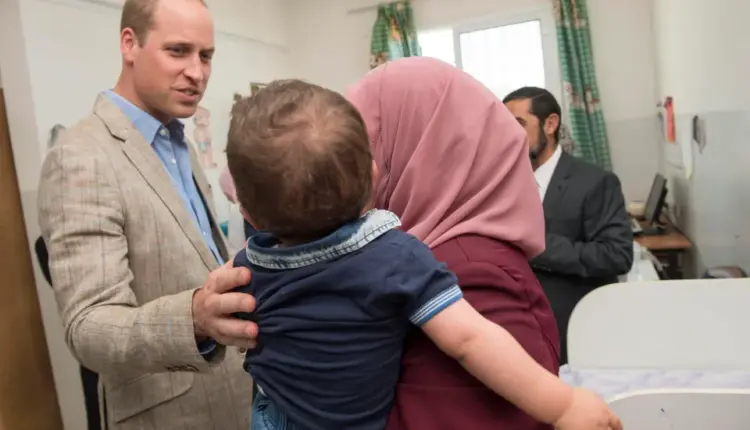 Princi William viziton fëmijët palestinezë që po trajtohen në Mbretërinë e Bashkuar