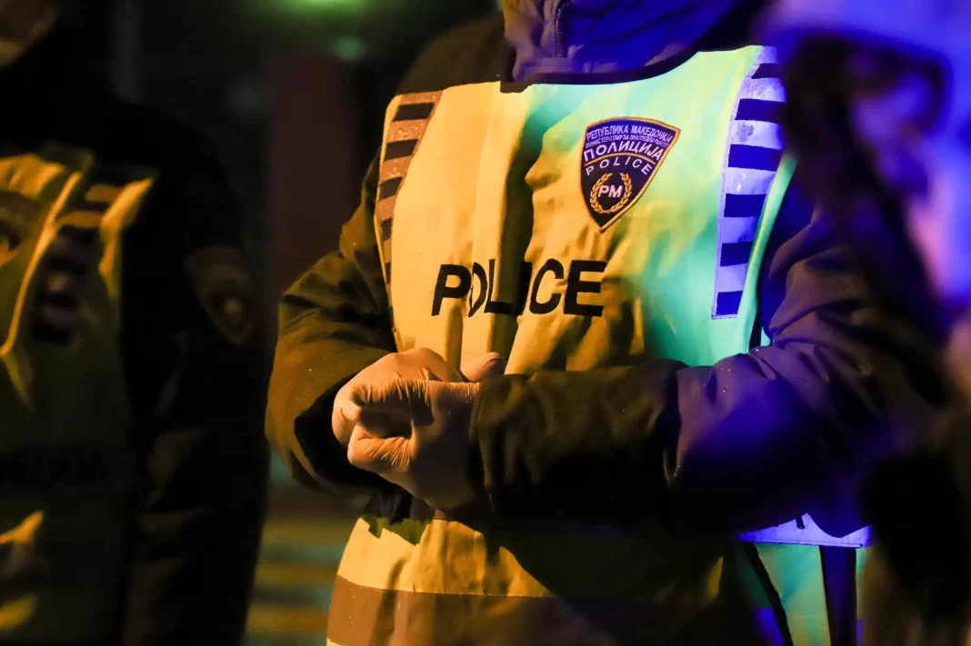 Polici nga Shkupi kapet duke vjedhur kabllo bakri  pezullohet nga puna