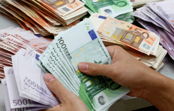 Iu sekuestruan 2 mijë euro të falsifikuara, arrestohen dy të dyshuar në Podujevë