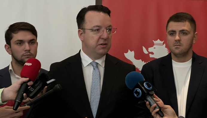 Nikolloski  Unioni i të rinjve të VMRO DPMNE së  nikoqir i Organizatës më të madhe botërore të të rinjve