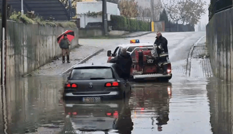 Reshjet e shiut bllokojnë nënkalimet në Tetovë, QMK: Apelojmë për kujdes të shtuar
