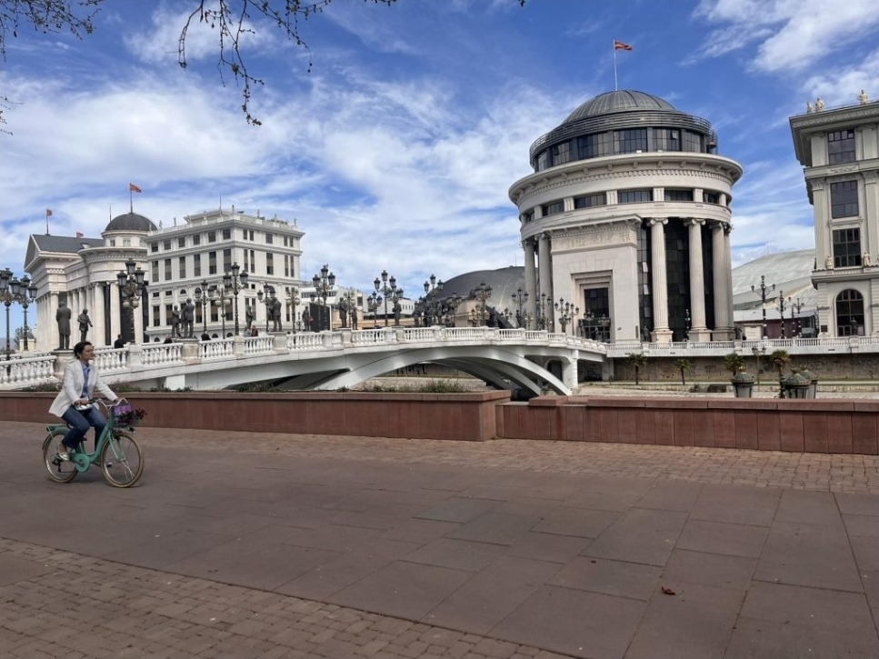 Ngritet aktakuzë ndaj tre personave që kanë vjedhur kabllo nga fabrika “Hekurishte”, me vlerë 440 mijë euro Ngritet aktakuzë ndaj tre personave që kanë vjedhur kabllo nga fabrika “Hekurishte”, me vlerë 440 mijë euro