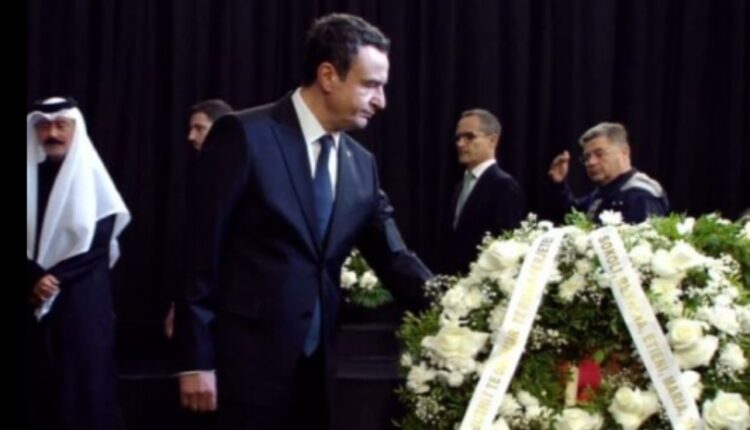 Albin Kurti bën homazhe për Fatos Nanon në Tiranë