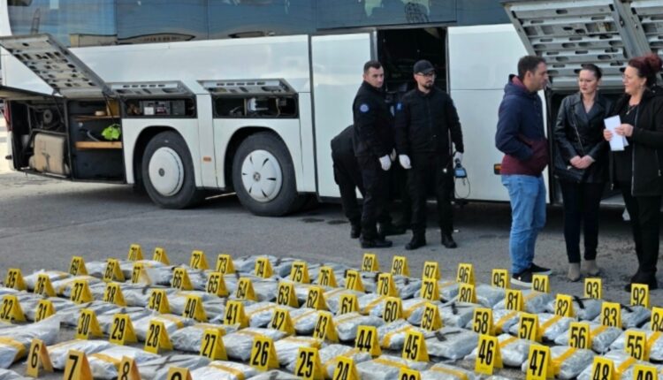 Dogana me detaje: Në autobusin ku u gjet drogë nuk pati pasagjerë (VIDEO).