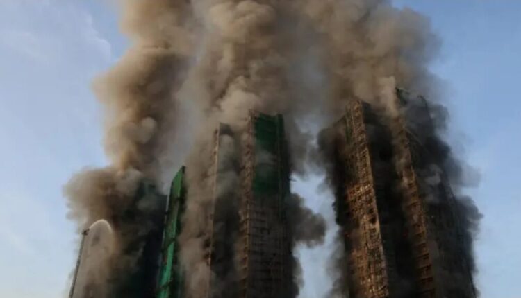 Rritet bilanci tragjik në Hong Kong: 44 të vdekur, 279 të zhdukur nga zjarri masiv