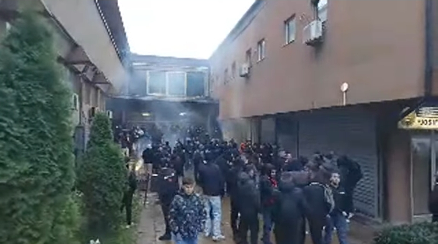 Nisen 15 autobusë me tifozët e flaktë  Ballistët  drejt Prishtinës për ndeshjen ndaj Ditës së Gjilanit