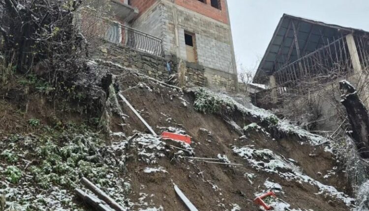 Rrëshqitjet e dheut kërcënojnë Shipkovicën, 17 banorë të evakuuar