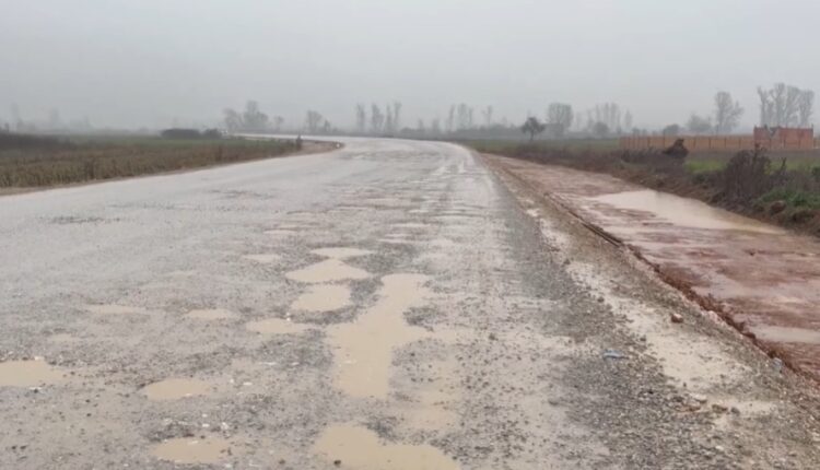 Qarkorja e Tetovës në baltë dhe pluhur! Banorët skeptik – Nga Rrugët Shtetërore thonë se së shpejti do të përfundojë