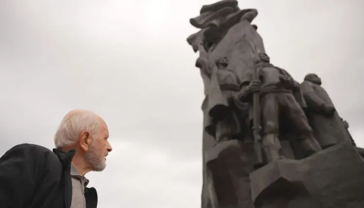 Historia e monumentit të pavarësisë në Vlorë – letra e diktatorit Hoxha dhe aksidenti i babait të Edi Ramës – flet skulptori Dhrami