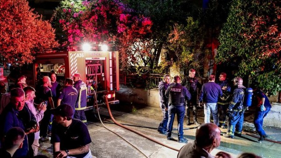 Ngjarje horror në Greqi! Djali djeg të gjallë nënën dhe xhaxhanë, më pas hidhet nga ballkoni Ngjarje horror në Greqi! Djali djeg të gjallë nënën dhe xhaxhanë, më pas hidhet nga ballkoni