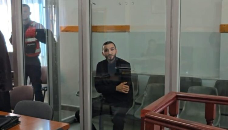 Vrau babain pasi e shqetësonte kur hante bukë, i riu del para gjykatës së Durrësit