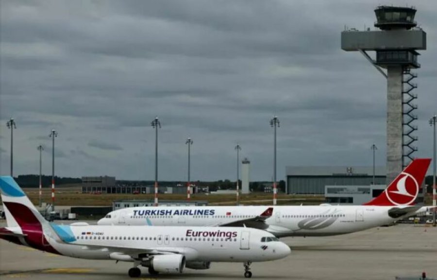 Alarm për dron në aeroportin e Berlinit, fluturimet pezullohen për dy orë Alarm për dron në aeroportin e Berlinit, fluturimet pezullohen për dy orë