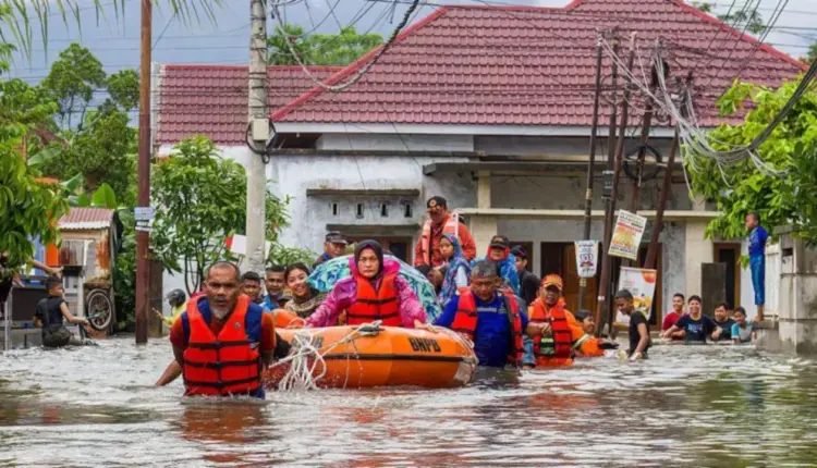 Katastrofë në Azi, 600 të vdekur dhe mijëra të zhdukur pas përmbytjeve të frikshme