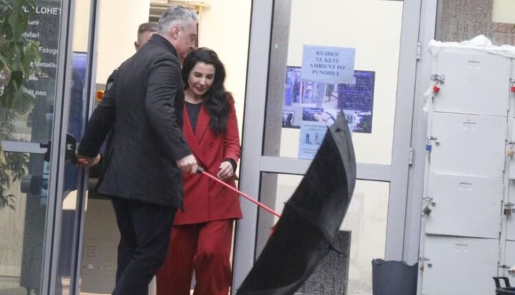 “Manipuluan 2 tendera me vlerë 210 mln euro”/ BIRN: Gjykata vendos vazhdimin e masave të sigurimit ndaj Belinda Ballukut e dy vartësve të saj