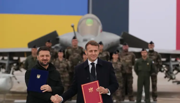 Ukraina nënshkruan blerjen e 100 avionëve luftarakë francezë “Rafale”
