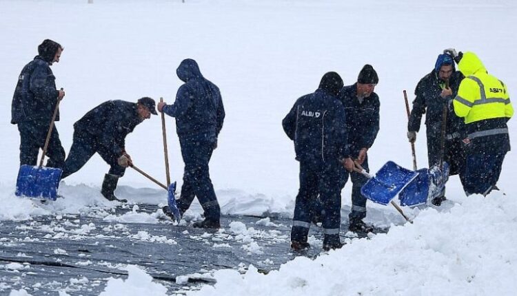 Ashpërsohet moti në Ballkan, Bosnja bllokohet nga bora