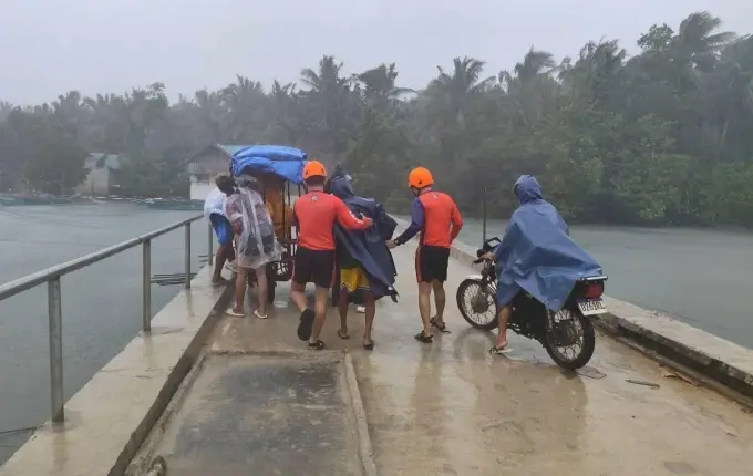 Mbi 1 milion të evakuuar në Filipine në pritje të tajfunit Fung-wong