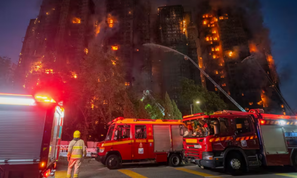 Zjarri i fuqishëm në Hong Kong  36 të vdekur dhe qindra të zhdukur  VIDEO 