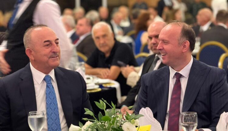 Kryeparlamentari Gashi mori Çmimin Global për Diplomaci në Turqi