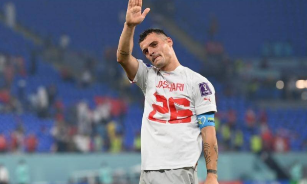 Xhaka  Më dhemb kur më fishkëllejnë këtu  s e kisha menduar kurrë